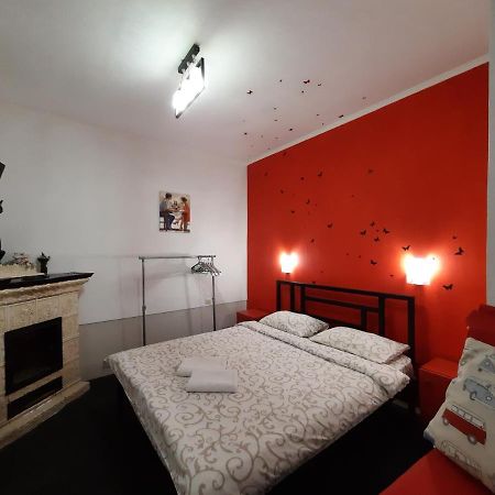 Midnight Cats' Apartment In Rynok Square Світло Є Завжди! Lwów Zewnętrze zdjęcie