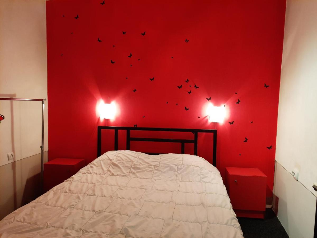 Midnight Cats' Apartment In Rynok Square Світло Є Завжди! Lwów Zewnętrze zdjęcie