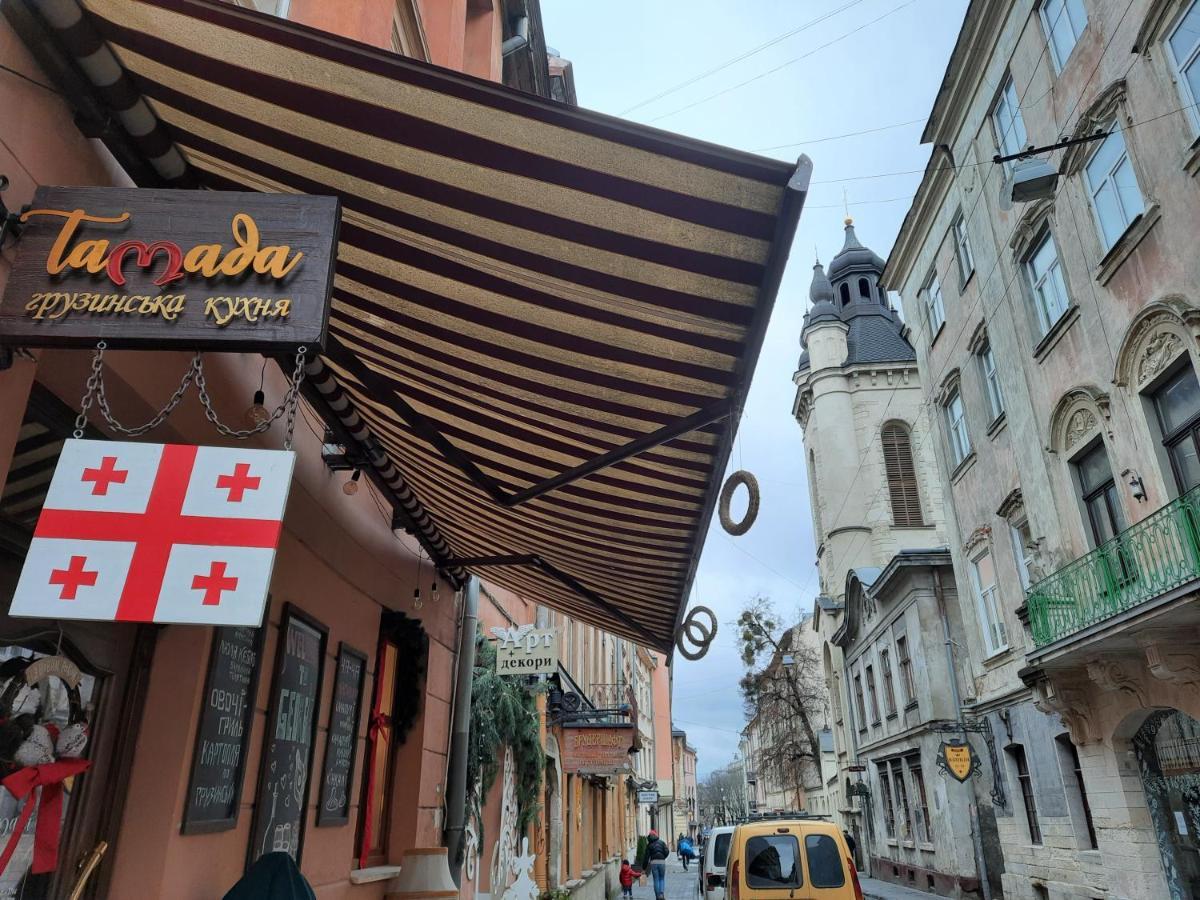 Midnight Cats' Apartment In Rynok Square Світло Є Завжди! Lwów Zewnętrze zdjęcie