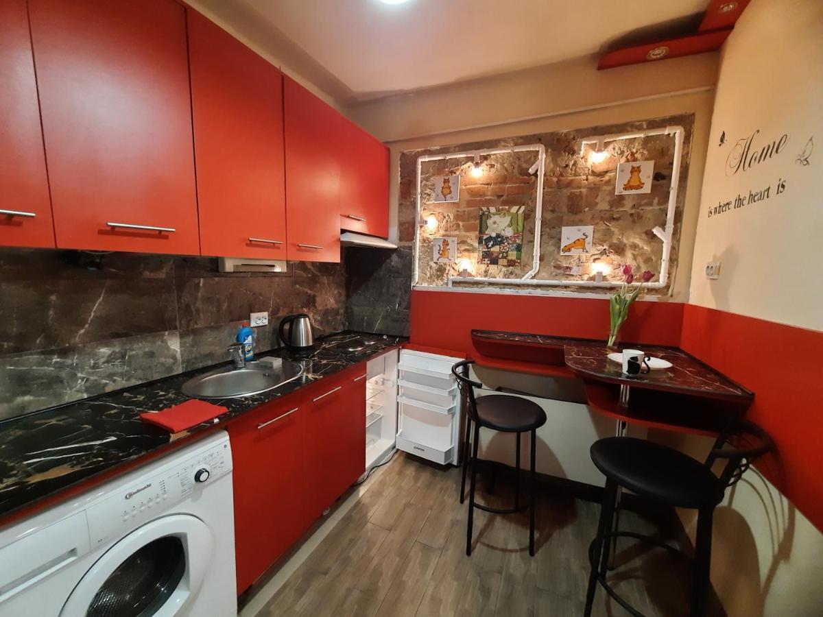 Midnight Cats' Apartment In Rynok Square Світло Є Завжди! Lwów Zewnętrze zdjęcie